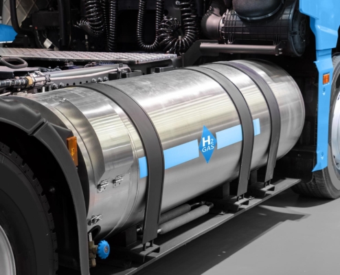 Hydrogen tank attached to a truck